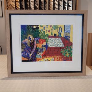 "Crime Scene" une illustration numérotée et signée d'après une peinture originale de Cécile Aurégan, artiste nantaise, encadrée sur-mesure par Artem Nantes : passe-partout blanc, double baguette noire et chêne cérusé, verre musée (invisible).